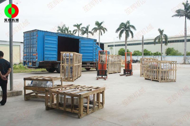 El Sr. Wang orden&oacute; que se completara sin problemas la l&iacute;nea de producci&oacute;n de limpieza de v&oacute;rtices de frutas y verduras 1