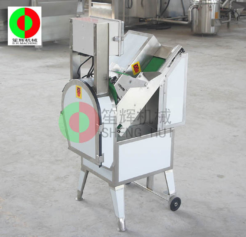 cortando carne congelada