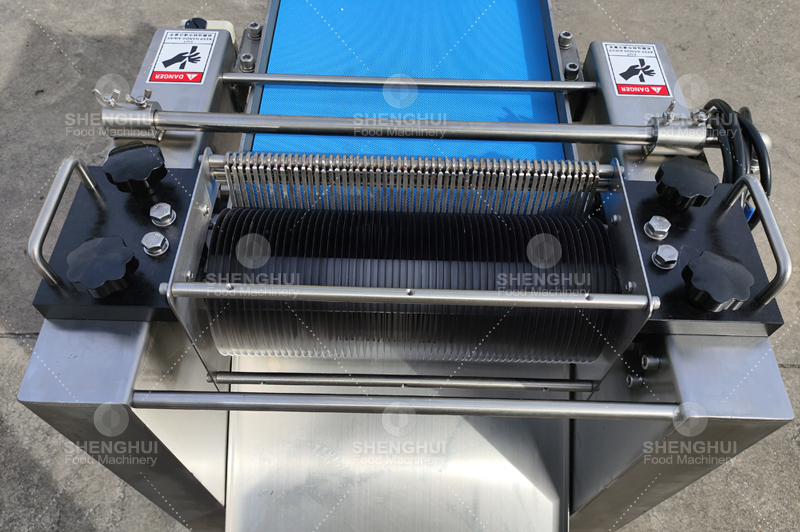 machine &agrave; couper la peau de poisson (1).jpg