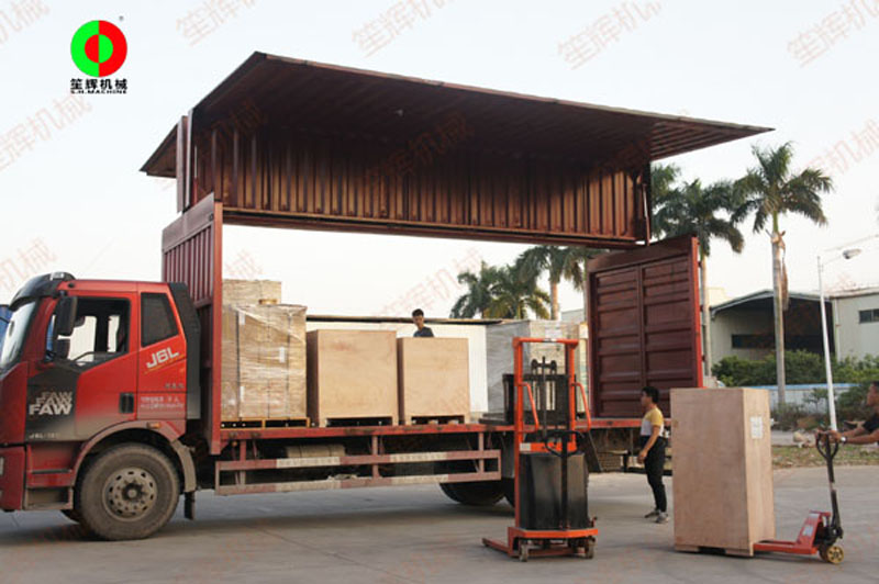 Se envió un lote de productos acuáticos y equipos de procesamiento de vegetales y frutas ordenados por clientes de distribución vietnamitas.